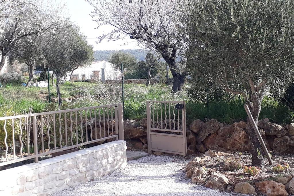 Maison 2 Ou 4 Personnes Jardin Parking Les Amandiers Lorgues Bagian luar foto