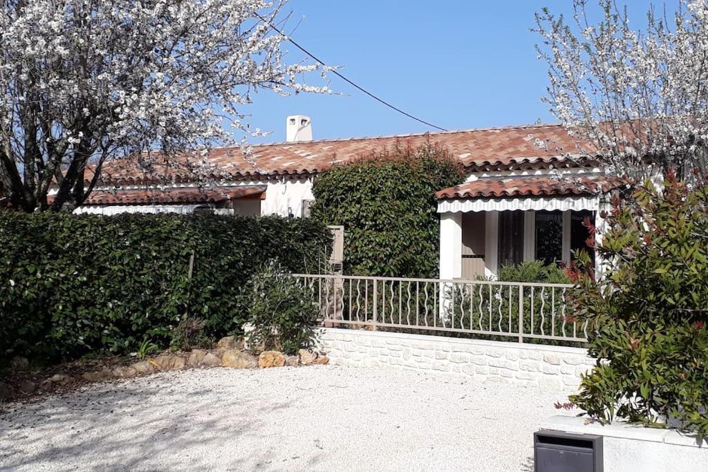 Maison 2 Ou 4 Personnes Jardin Parking Les Amandiers Lorgues Bagian luar foto